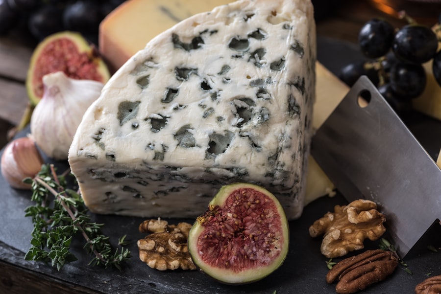 Käse und Rotwein